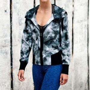 Simply Vera Vera Wang Black and Gray Patterned Athletic Zip Up Jacket